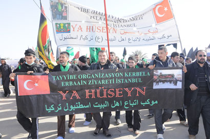 الاتراك يعزون الامام الحسين عليه السلام وسط كربلاء وداخل الحرمين (مصور)
