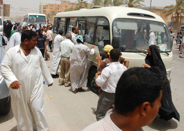 كربلاء تواصل عملية نقل زوار الاربعين الى باقي المحافظات