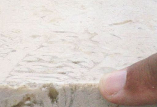 في السعودية.. عامل يعثر على أحجار صخرية من القدس نقش عليها اسم النبى محمد