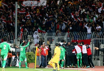 احتفالات في الشارع الكربلائي لما بعد منتصف الليل رغم البرد القارس لتاهل العراق لنهائي الخليج العربي