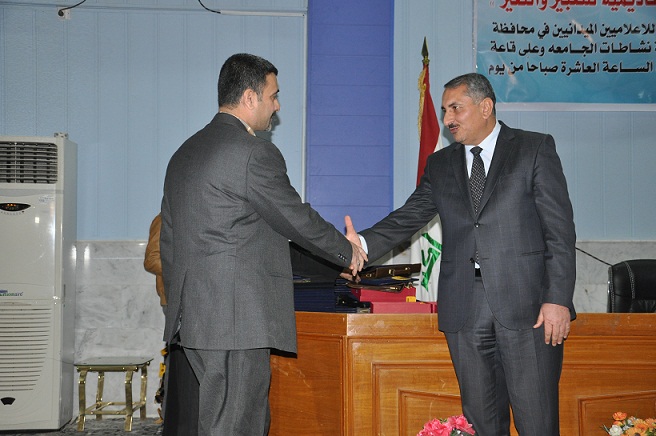 جامعة كربلاء تكرم رئيس تحرير وكالة نون شهادة تقديرية في احتفال لتكريم الاعلاميين خلا من الحضور الرسمي