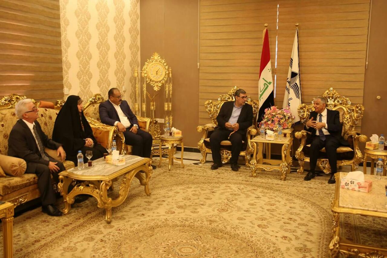 اللعيبي يزور المرجعيات الدينية في النجف ويوجه ببناء مدينة للزائرين وتامين احتياجات المحافظة من الوقود