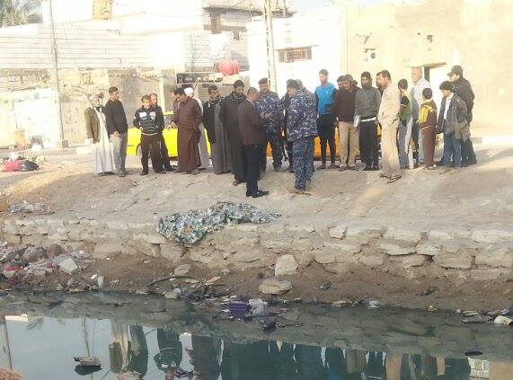 بالصورة :العثور على جثة رجل مقتول معصب العينين ومقيدة مصابة بثلاث اطلاقات نارية في منطقة الابلة بالبصرة