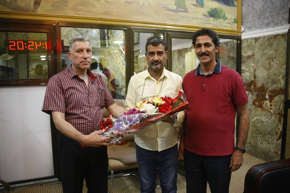 باقة ورد تقدمها نقابة المعلمين الى وكالة نون الخبرية في ذكرى انطلاقتها