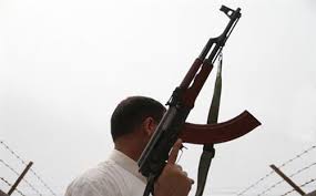 شيوخ العشائر في قضاء الحي يوقعون على وثيقة تلزم مطلقي العيارات النارية تسليمة الى القضاء