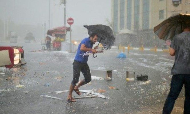 عاصفة مطرية تضرب مدينة اسطنبول التركية وتعيق حركة المرور