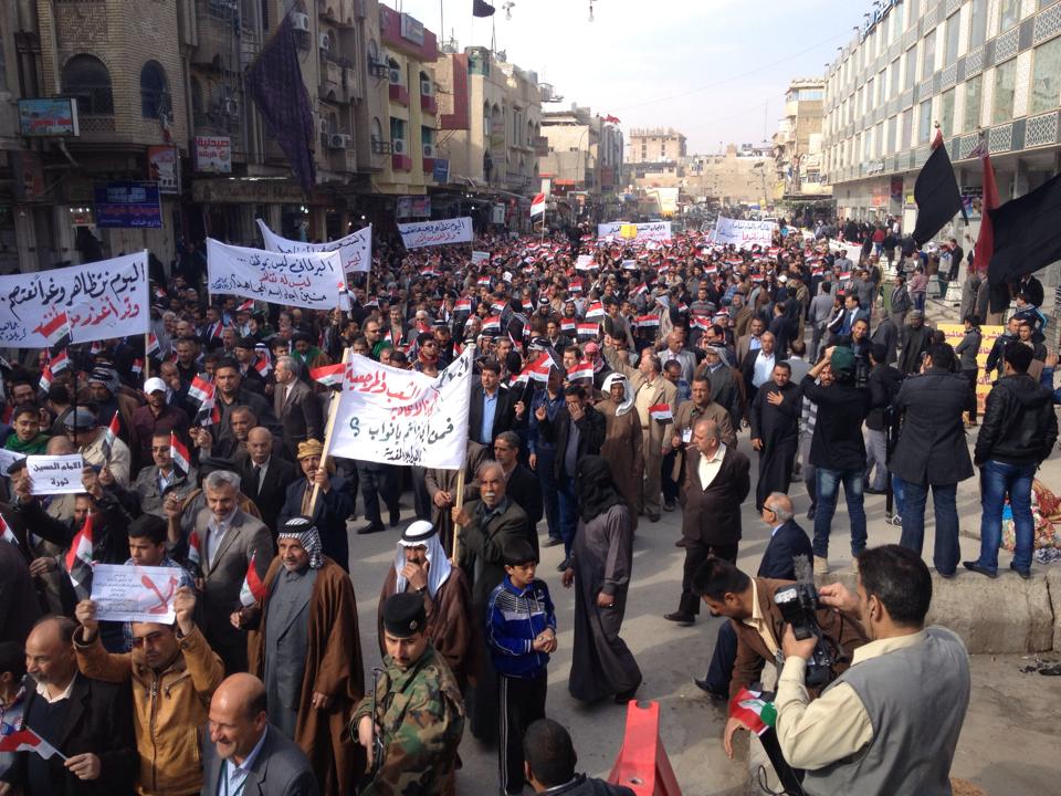 بالصور :متظاهرو كربلاء يقررون الاعتصام لحين تنفيذ مطالبهم المشروعة