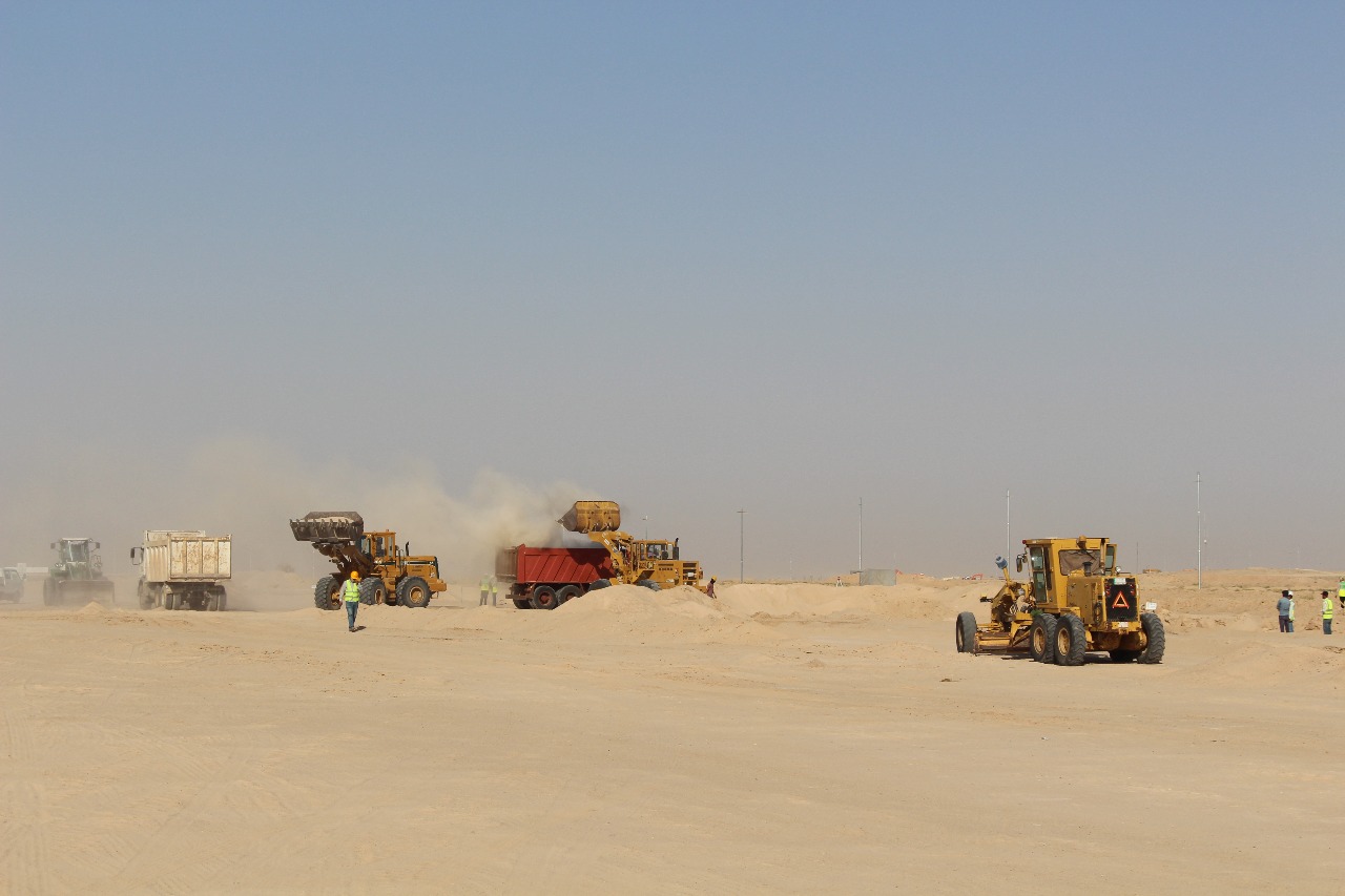 بالصور.. المباشرة بتأهيل مدخل مطار كربلاء الدولي