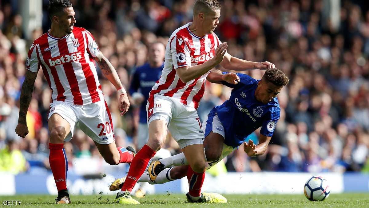 بيرنلي يفاجئ حامل اللقب تشلسي في المرحلة الأولى