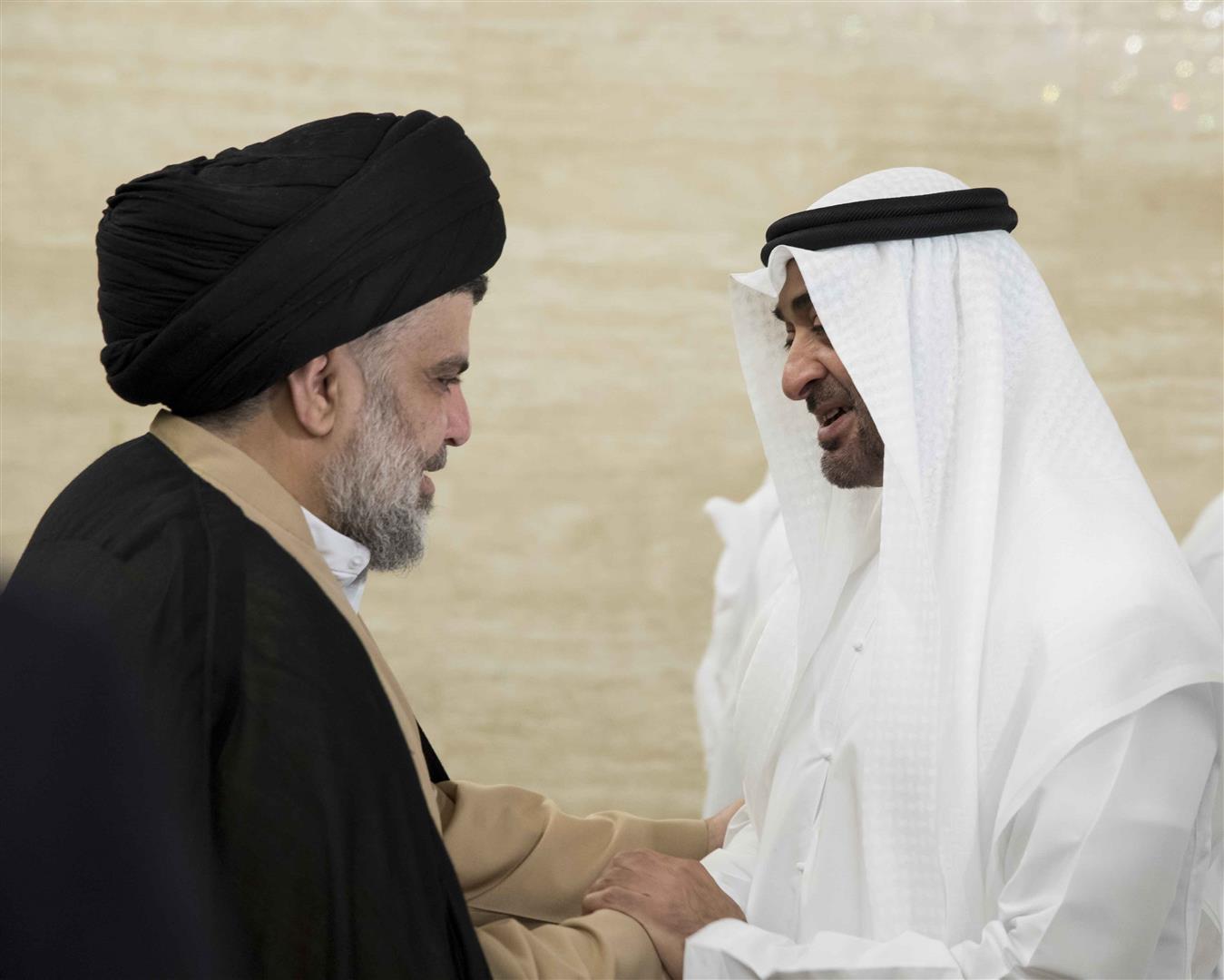 بالصور:محمد بن زايد يستقبل زعيم التيار الصدري مقتدى الصدر