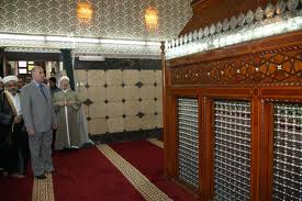 "أبو حنيفة" يجمع كبار المنتقدين للمالكي ،والسامرائيون ينددون بقناتي الشرقية والعربية الفضائيتين