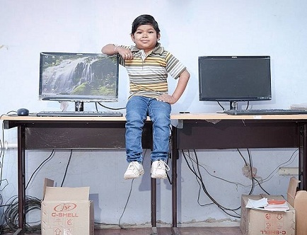 اقصر مدرس في العالم (مصور)