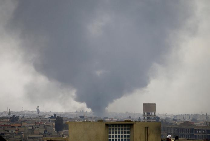 بث مباشر | القوات الامنية تسيطر على الجسر القديم وتحرر دائرة الجوازات وسط الموصل