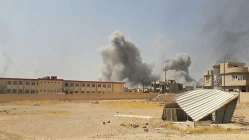 لحظة تفجير سيارة مفخخة يقودها انتحاري داعشي في حي الجزيرة شرق تلعفر (فيديو)