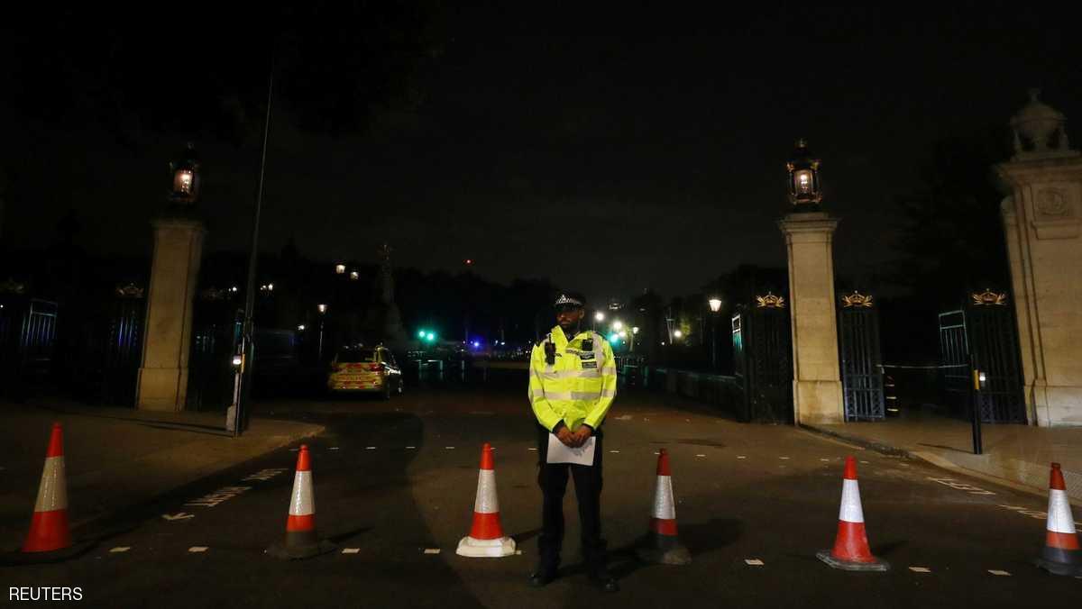 هجوم بسكين أمام قصر بكنغهام وإصابة ضابطي شرطة