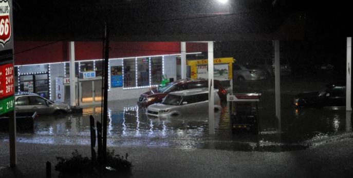 هارفي تقتل شخصين في تكساس