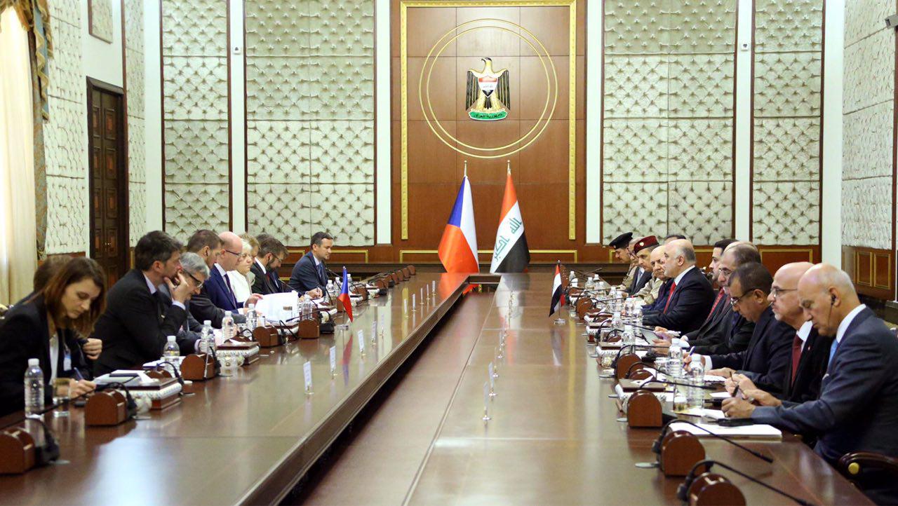 رئيس وزراء التشيك للعبادي: نرغب بتوسيع التبادل التجاري وتسهيل مشاركة شركاتنا بعملية اعادة اعمار العراق