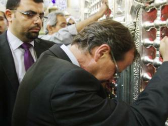 الممثل الاممي الخاص يزور مرقد امير المؤمنين :سندعم لأن يكون المرقد العلوي ضمن محميات اليونسكو (صور)