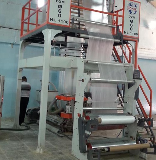 كربلاء تشغل اول معمل لانتاج اكياس النايلون الخاصة بجمع النفايات لتوزيعها مجانا للاهالي(مصور)