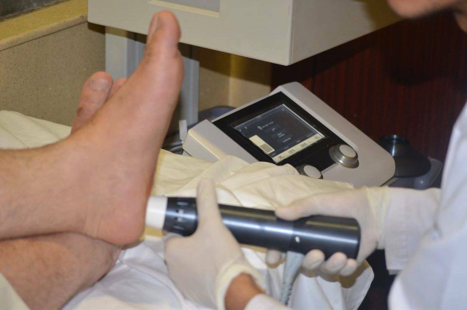 الاعتماد على العلاج الطبيعي وتجنب التداخل الجراحي لبعض المرضى في مستشفى الكفيل  بكربلاء (مصور)