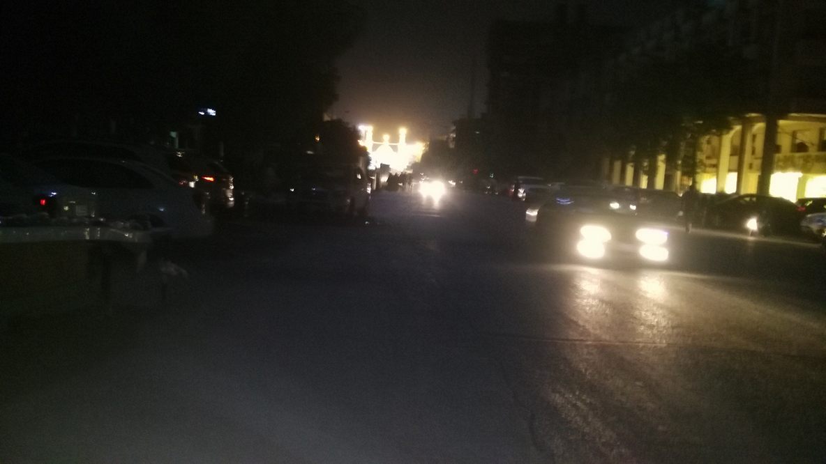 كربلاء بلا كهرباء بالتزامن مع دخول الملايين من الزوار الى المحافظة لاداء زيارة عرفه