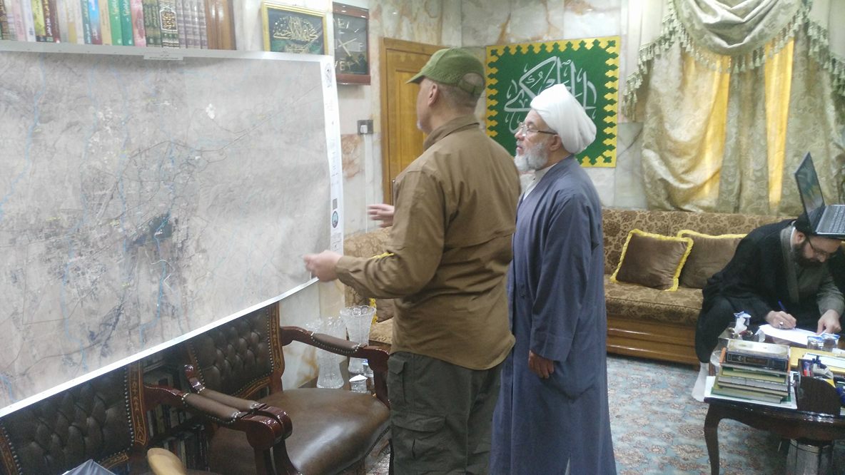 بالصور:ممثل السيستاني يطلع على اخر تطورات المعارك ويوجه نصائحه للمشاركين بتحرير الحويجة