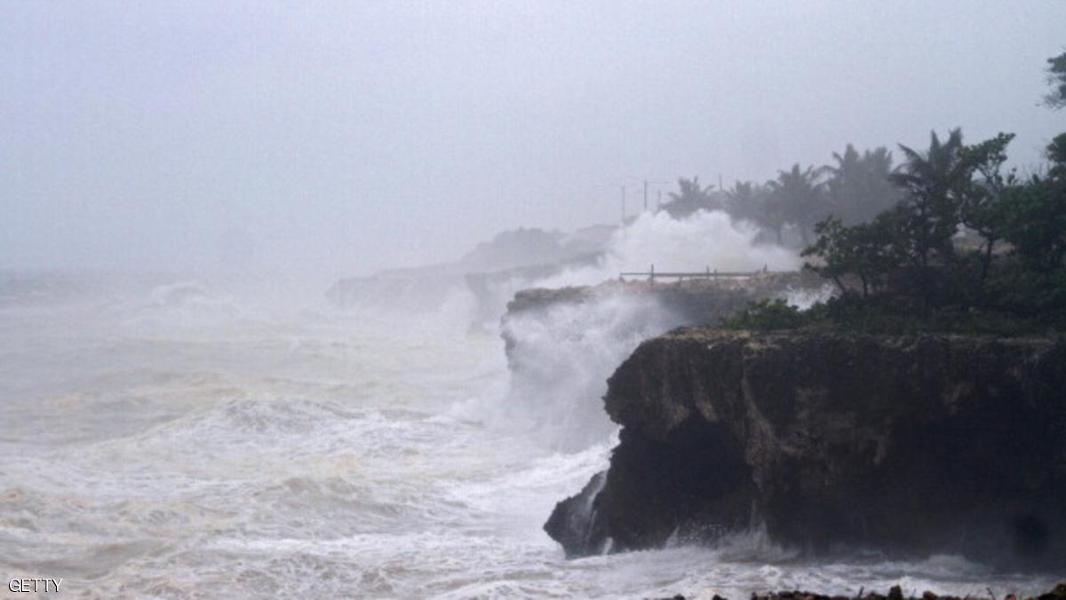 الإعصار "المزلزل" يقترب من فلوريدا.. وترامب يعلن الطوارئ