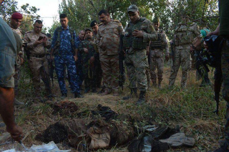 بالصور.. الحشد الشعبي والقوات الامنية يقتلان ثلاث انتحاريين حاولوا استهداف قضاء بلد