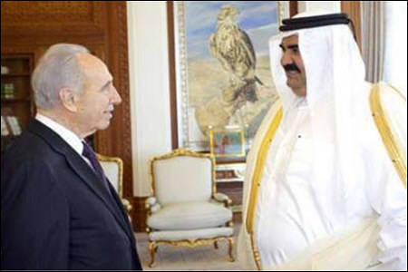 المعارضة القطرية تخلع "حمد" وتبايع عبدالعزيز آل ثاني