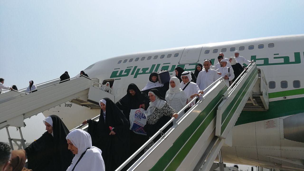 حجاج عراقيون :وزارة النقل ترسل طائرات وفود صغيرة لنقلنا ونطالب بطائرات اكبر
