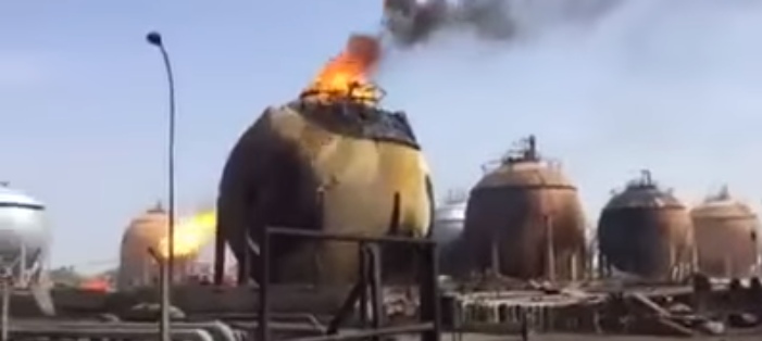 النفط تعلن إخماد حريق معمل غاز التاجي بـ"فترة قياسية"