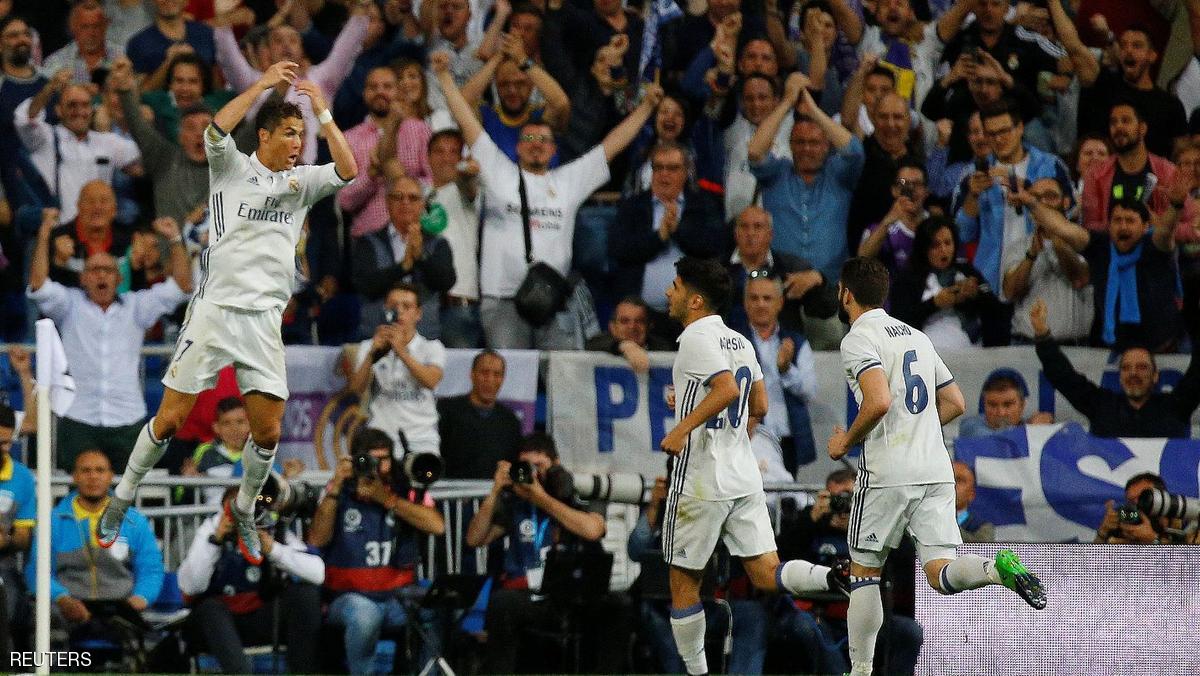 ريال مدريد يسحق إشبيلية ويقترب من لقب الدوري الإسباني