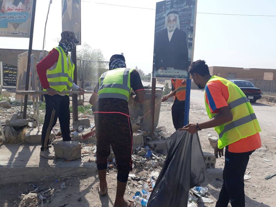 بلدية كربلاء حملة كبرى لتنظيف مقبرة وادي السلام