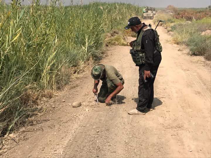 فرقة العباس القتالية تطهر طريق الفرحاتية غرب قضاء بلد من العبوات الناسفة