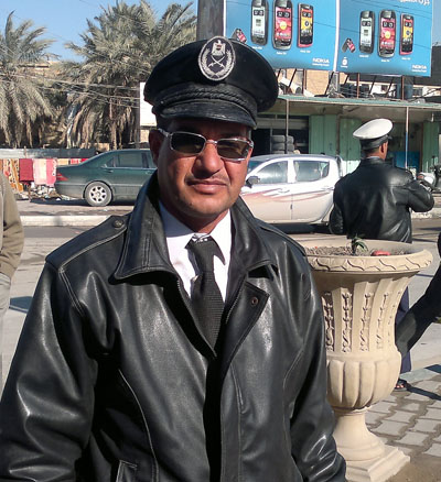 نائب عن كربلا يكرم  مفوض مرور نافس كبار السياسيين كافضل شخصية لعام 2011 في المحافظة