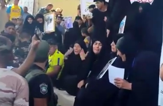 بالفيديو: لحظة لقاء الامهات المفجوعات بموقع منحر ابناءهن في  سبايكر