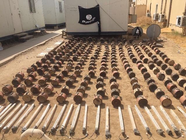 بالصورة.. ضبط معملين كبيرين لصنع العبوات الناسفة في عنة