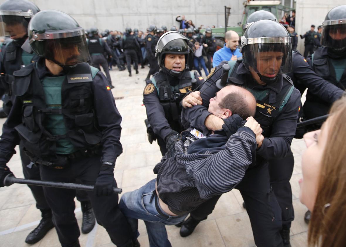 844 مصاب في كتالونيا وسط صمت عالمي !