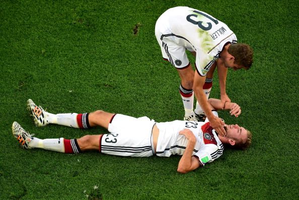 لاعب الماني يصاب بإرتجاج بالمخ ويفقد الذاكرة ولا يذكر أحداث الشوط الأول من النهائي؟!