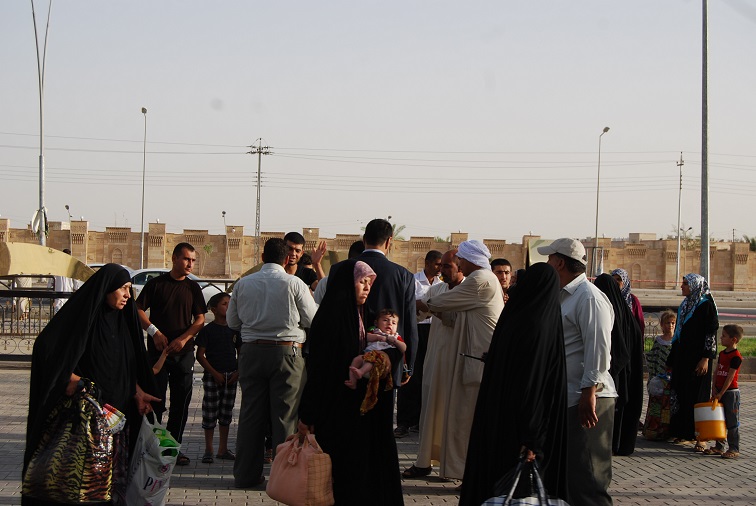 قصة خبرية مؤثرة يرويها نازح من تكريت إلى كربلاء (مصور)