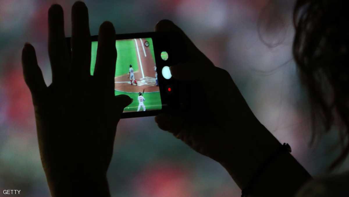 مراهقة تصاب بالعمى بسبب لعبة جوال