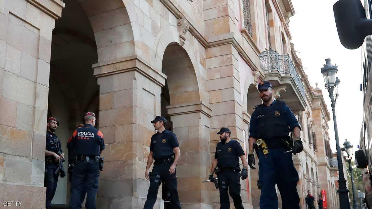 الشرطة تحاصر برلمان برشلونة مع اقتراب "الإعلان الهام"