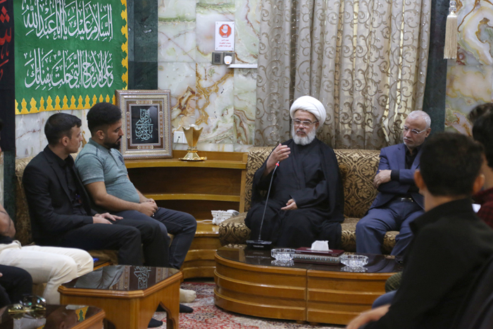 بالصور:تجمع شبابي يلتقي ممثل المرجعية الدينية في كربلاء
