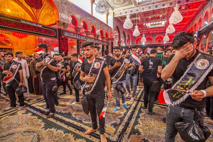 بالصور:مسيرة حاشدة لطلبة الجامعات والمعاهد العراقية في كربلاء