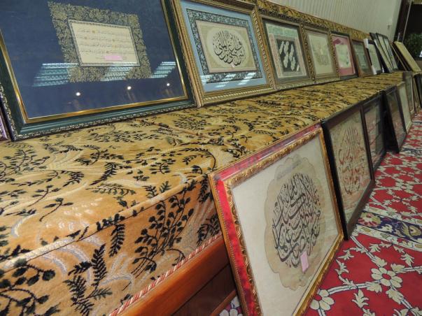 108 لوحة لـ 62 مشاركا من العراق والبحرين واليمن والسعودية وايران بمعرض للفن التشكيلي في مهرجان السفير الثالث