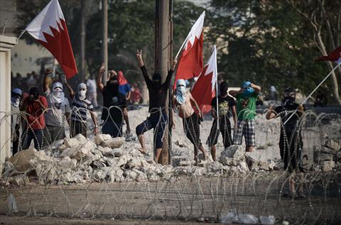 بالصور : الامن البحريني يقمع التظاهرات سلمية