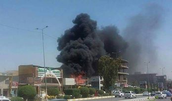 بالصورة:الدفاع المدني في النجف تسيطر على حريق احد الفنادق وتخلي ثمان اشخاص بينهم زوار ايرانيين