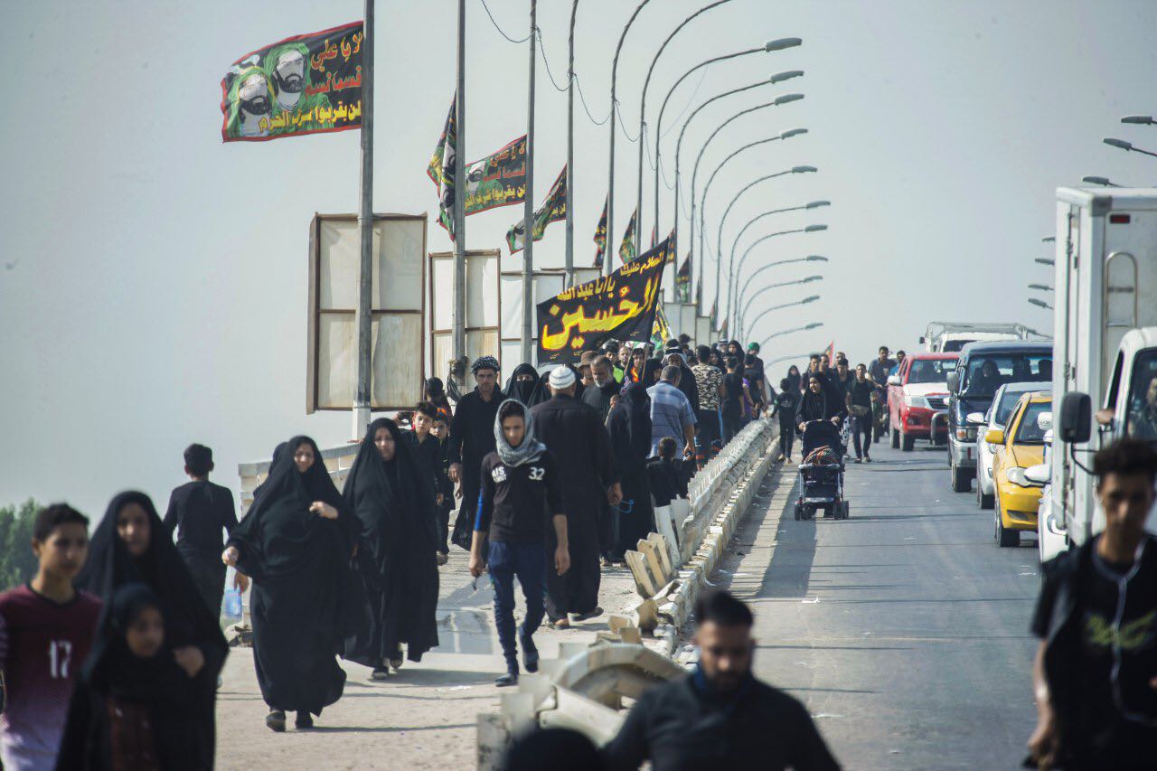 بالصور.. حشود مليونية تتجه نحو كربلاء