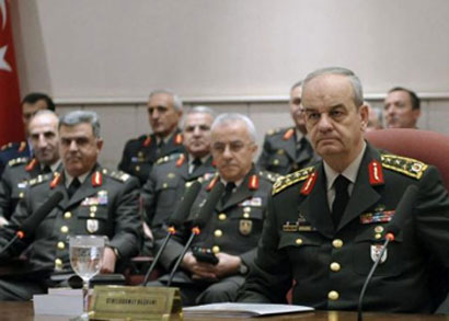استقالة جميع اعضاء القيادة العسكرية في تركيا
