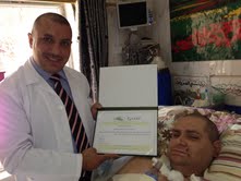 اقدم مريض بالعراق يرقد 16 عاما بالمستشفى وجمعية طبية تمنحه عضويتها (مصور)